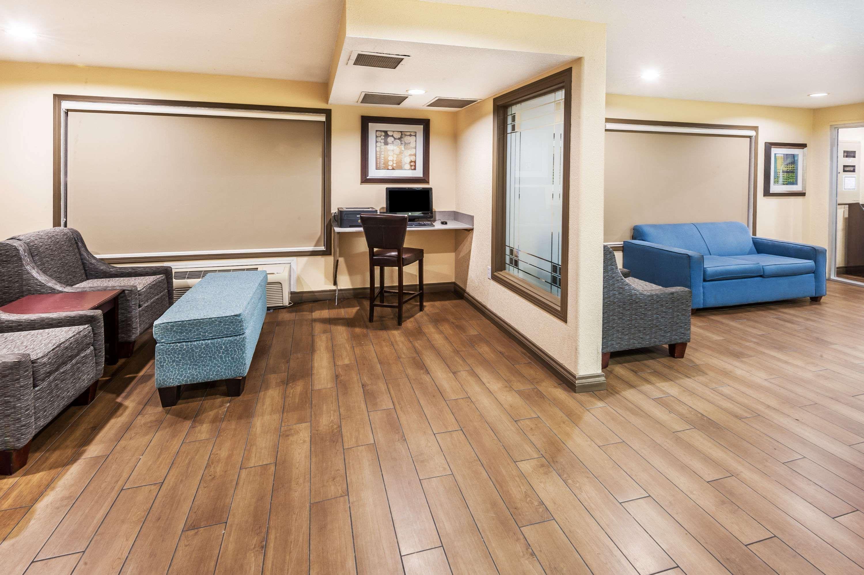 Super 8 By Wyndham Calgary/Airport YYC Exterior foto